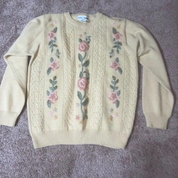 Vintage Floral Sweater - Picture 5 of 10